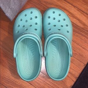 Mint crocs size 9